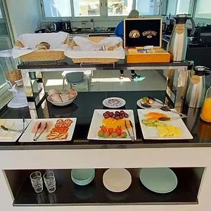Gasthuis Bowen, Luxury, Lagos